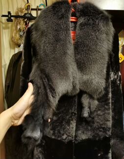 Шуба Алеф из мутона, воротник и рукава из песца