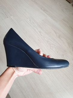 Туфли на танкетке