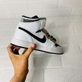 Кроссовки Nike Air Jordan 1