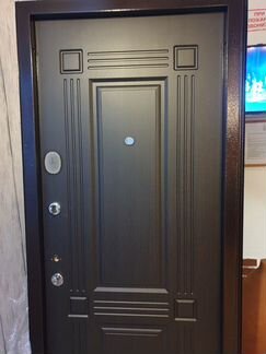 Двери металлические входные. новые