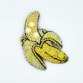 Брошь с элементами Swarovski