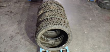 Зимние шины R18 225 40 18 Dunlop Ice Touch