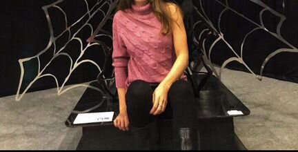 Свитер на одно плечо