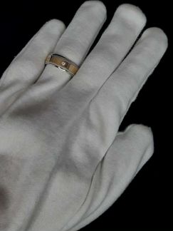 Обручальное золотое кольцо с бриллиантами