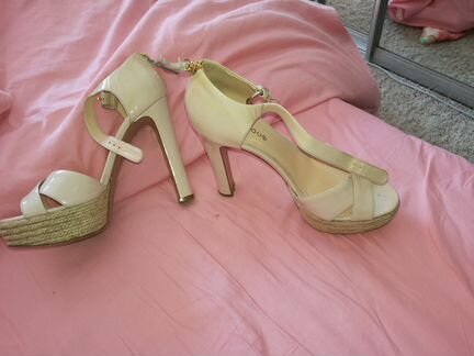 Босоножки кожа лак