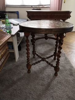 Антикварный столик в гостиную металл чеканка