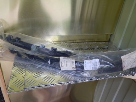 Спойлер переднего бампера Audi A8 4H0807110