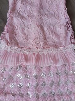 Нарядное красивое платье в прекрасном состоянии