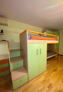 Двухэтажный комплект итальянской мебели