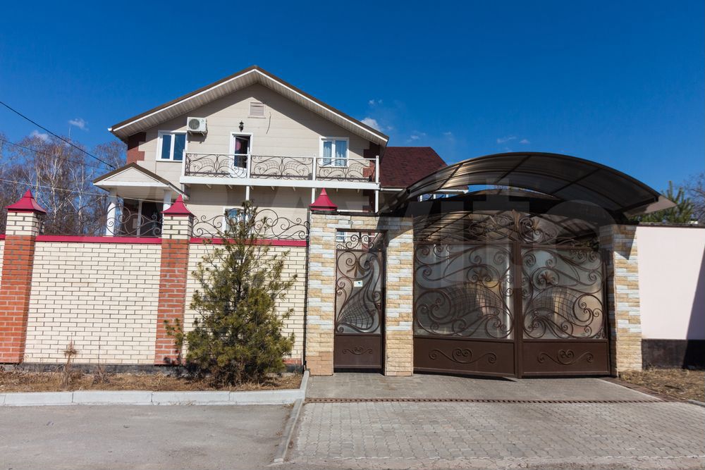 Коттедж 280 м² на участке 14 сот.