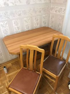 Кухонный стол и стулья