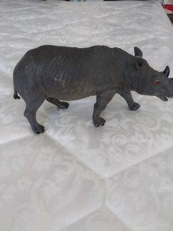 Носорог фигурка