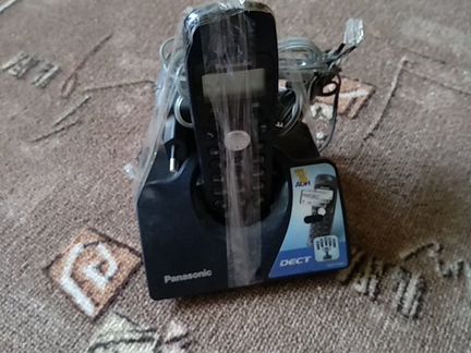 Телефон Panasonic модель KX - TCD 435 RUC и KX-TG1