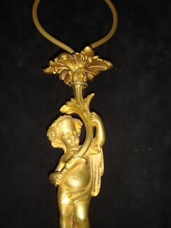 Антикварная настольная лампа Путти с цветком