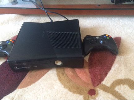 Xbox 360 + 2 геймпада + 3 игры