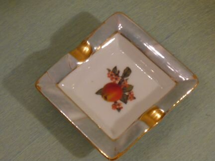 Пепельница фарфоровая (новая)