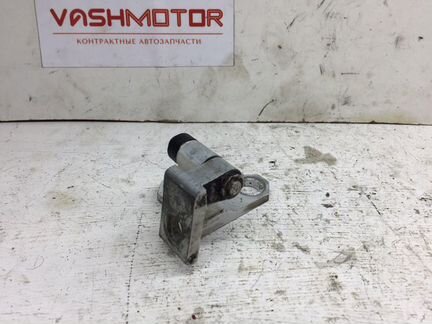 Петля двери задняя левая Volkswagen Passat B7