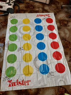 Twister подвижная игра для детей и подростков