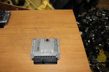 Блок управления двигателем Volkswagen Touran