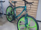Зеленый на литье велосипед