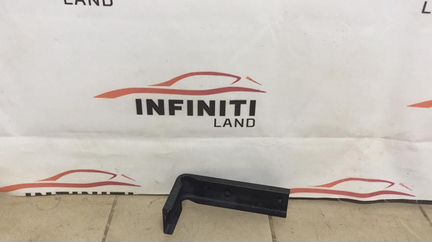 Уголок горизонтальной планки Infiniti QX56 QX80 62