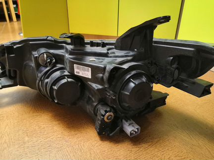 Правая фара Mitsubishi Outlander