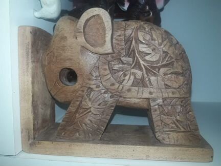 Слоны. Большие. Много